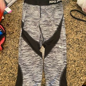 Nike pro capris small gray breathable